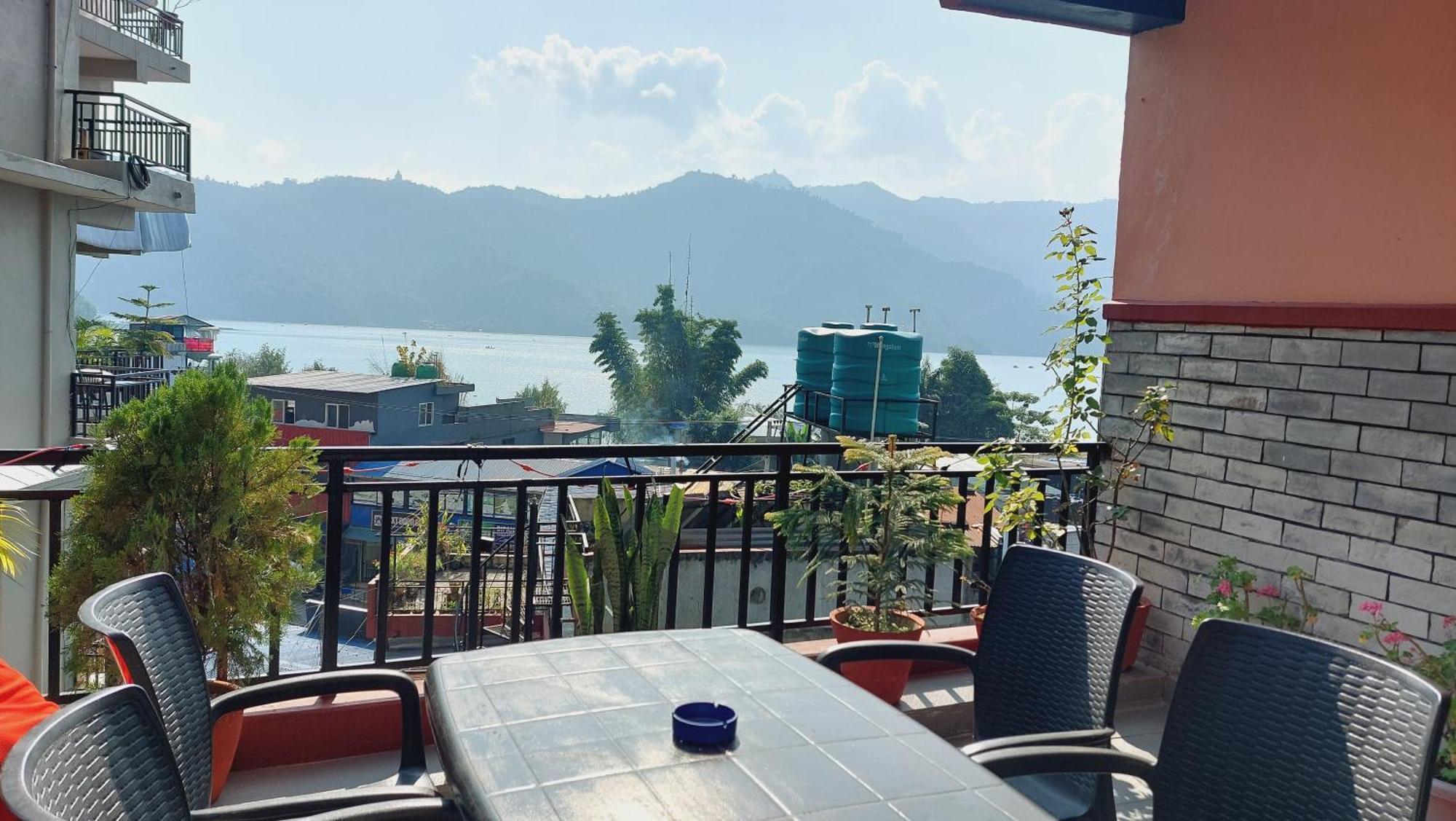 Golden Lake Pokhara Zewnętrze zdjęcie